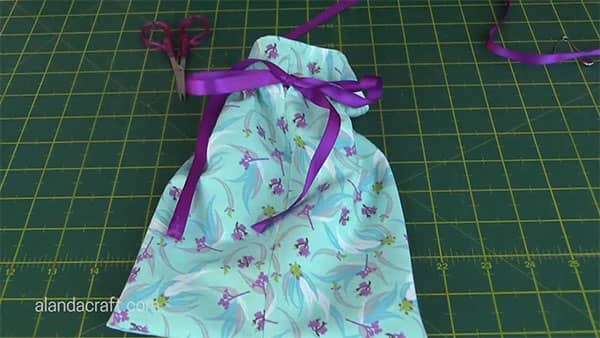 fabric-gift-bag,drawstring,bag,craft, sewing, sewing project