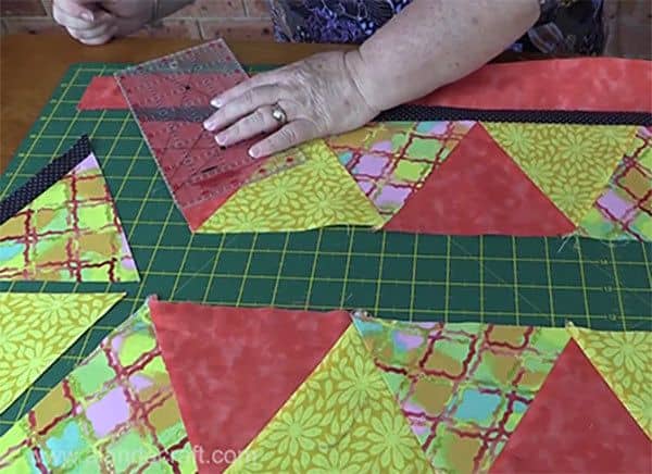 triangle-table-runner,quilting,craft,sewing